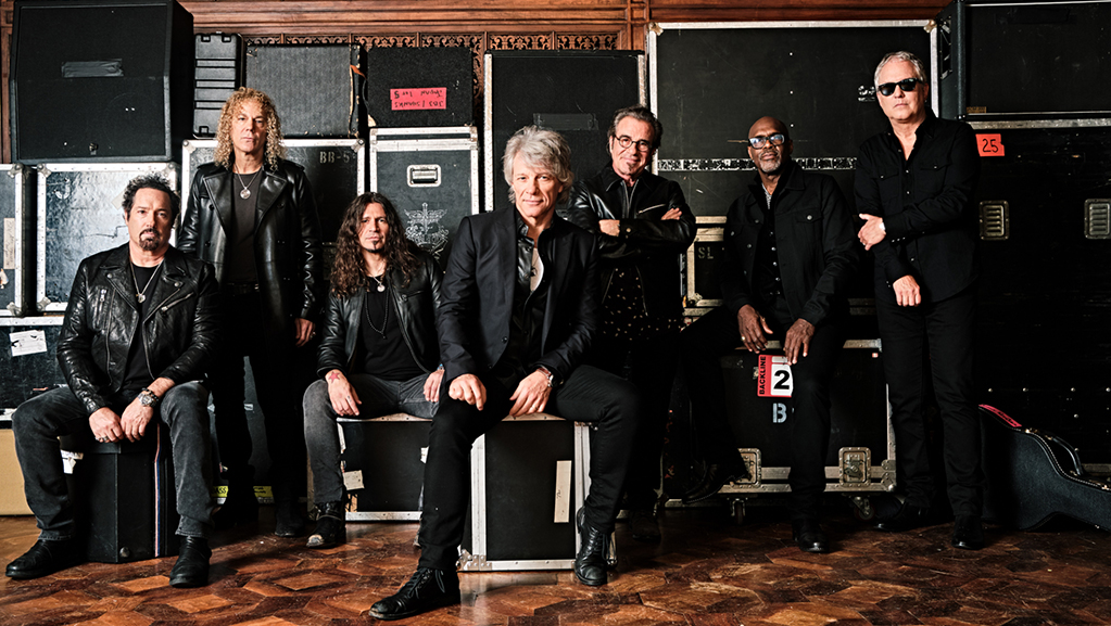 Bon Jovi presentan su disco de duetos con el de Springsteen y un tema inédito