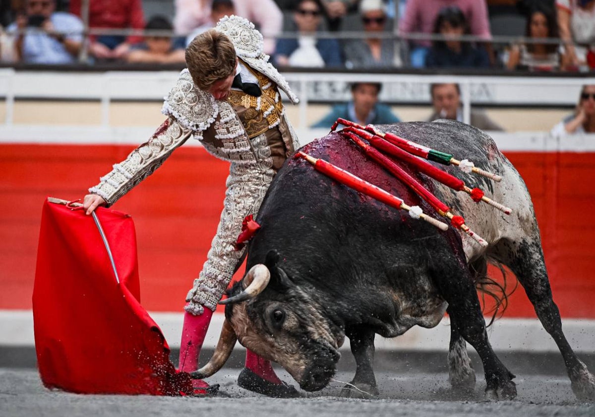 Borja Jiménez con el toro Tapabocas, la mejor faena de Bilbao