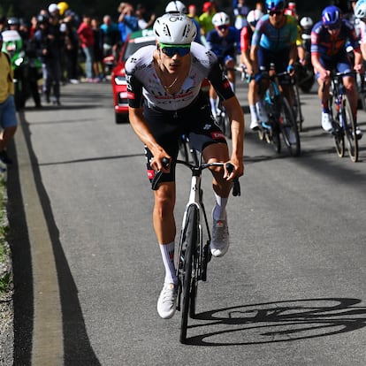 CERLER. HUESCA LA MAGIA, SPAIN - AUGUST 29: Juan Ayuso of Spain and UAE Team Emirates - XRG attacks in the breakaway during the La Vuelta - 80th Tour of Spain 2025, Stage 7 a 188km stage from Andorra la Vella  to Cerler. Huesca La Magia 1910m / #UCIWT / on August 29, 2025 in Cerler. Huesca La Magia, Spain. (Photo by Dario Belingheri/Getty Images)