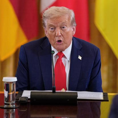 WASHINGTON (United States), 19/08/2025.- United States President Donald J Trump speaks during a Multilateral Meeting with European Leaders in the East Room of the White House in Washington, DC, USA, 18 August 2025. European Leaders are at the White House in support of President Zelenskyy following President Trumps meeting with President Vladimir Putin of Russia in Anchorage, Alaska, USA, on August 15, 2025. (Rusia, Ucrania, Estados Unidos) EFE/EPA/AARON SCHWARTZ / POOL
