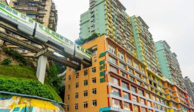 Trenes que pasan entre las casas, rascacielos horizontales... Así es la ciudad que desafía a la arquitectura