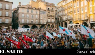 Galicia | Miles de personas exigen en Galicia la dimisión de Alfonso Rueda tras su gestión de los incendios forestales - El Salto