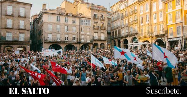 Galicia | Miles de personas exigen en Galicia la dimisión de Alfonso Rueda tras su gestión de los incendios forestales - El Salto