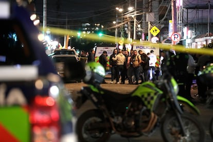 Policía Nacional de Colombia custodia la zona dónde fue herido Miguel Uribe el 7 de junio del 2025.
