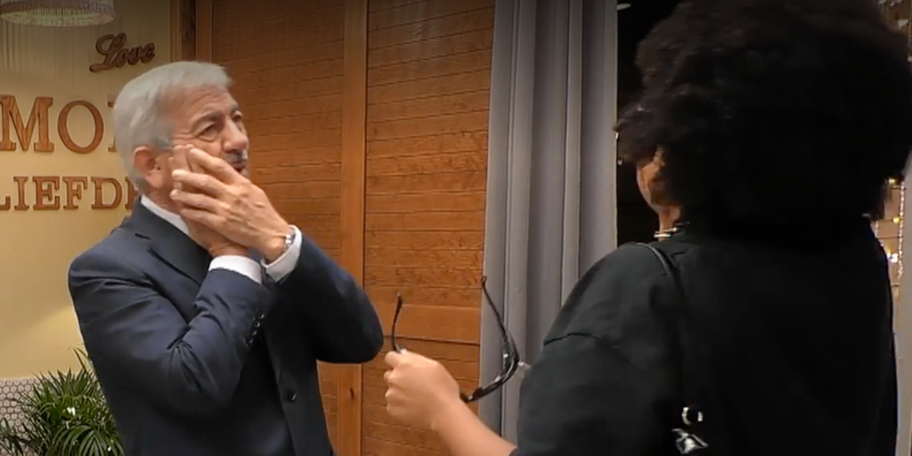 Carlos Sobera sufre un percance en 'First Dates' al recibir a una soltera: «Vengo herido»