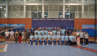 El Balonmano Servigroup Benidorm se viste de corto ante su afición