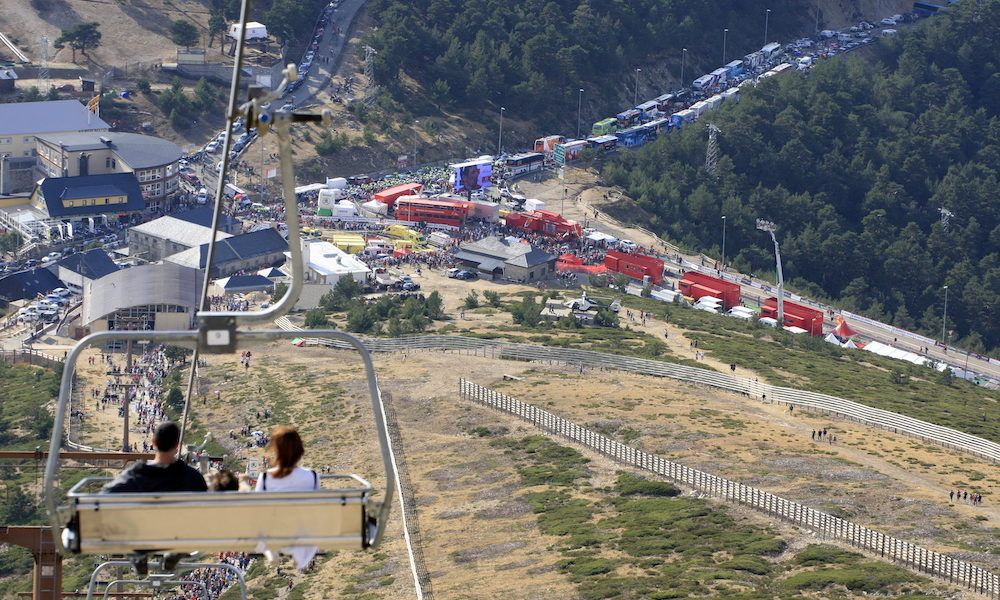 La Bola del Mundo en la Vuelta evidencia los problemas que genera el ciclismo