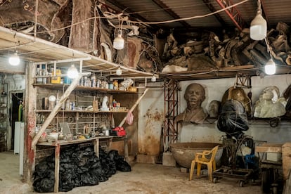 Taller de Yino Márquez en su casa del barrio La Paz, en Barranquilla. 