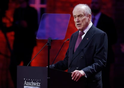 El presidente del Consejo Judío Mundial,  Ronald Lauder en un acto celebrando el aniversario de la victoria contra los nazis en Oswiecim, Polonia, el 27 de enero. 