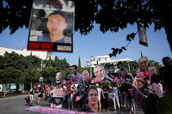 Familiares de los rehenes secuestrados