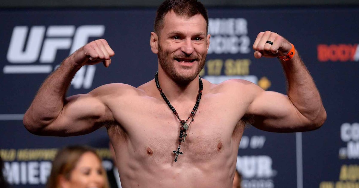 Ex campeón UFC, Stipe Miocic, ahora ‘se gana la vida’ como fotógrafo de los Browns en la NFL – Fox Sports