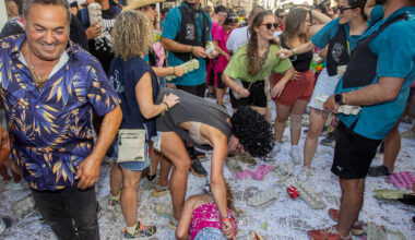 Encierros y guerra huevera en las fiestas Botijeras de Dueñas