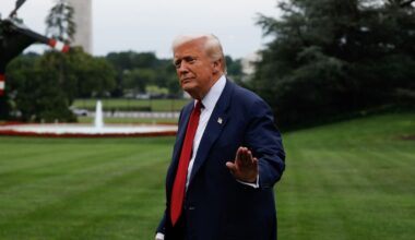 Trump amenaza con un arancel del 35% a la Unión Europea si no cumple con sus compromisos de inversión | Internacional