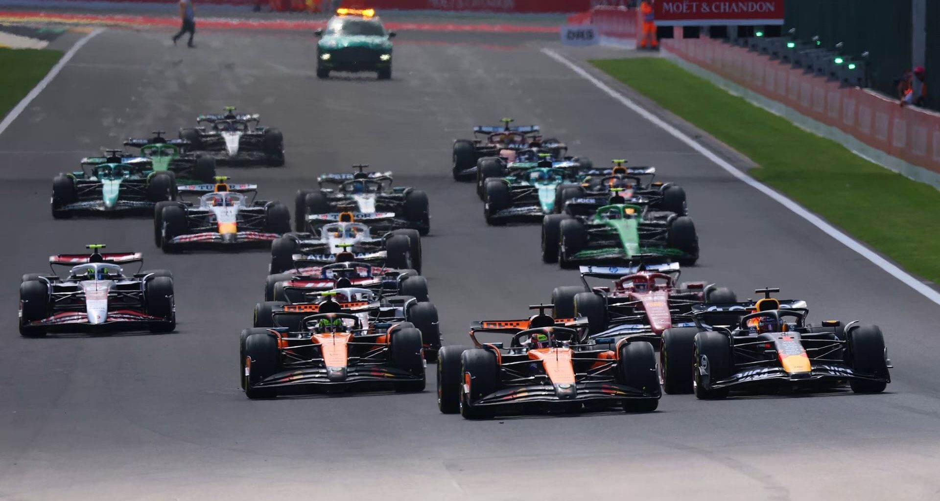 Analiza Fórmula 1 introducir la parrilla invertida en el formato sprint en pro del entretenimiento