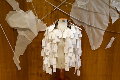 Obras de la exposición 'ON CENTER', en el Centro Botín.