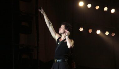Crónica: Shawn Mendes salda su deuda con España y vuelve en un show cargado de momentazos, traspiés y alegatos | Conciertos