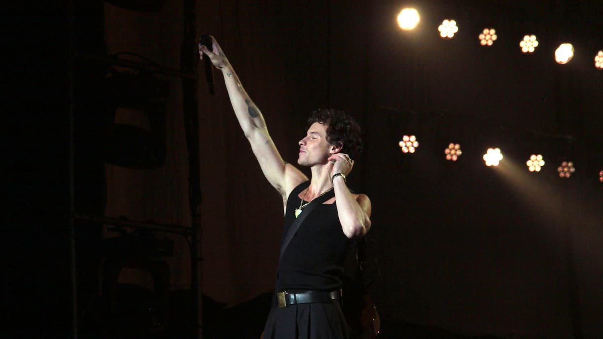 Crónica: Shawn Mendes salda su deuda con España y vuelve en un show cargado de momentazos, traspiés y alegatos | Conciertos