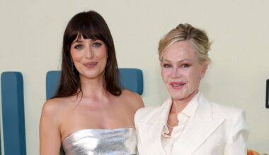 Dakota Johnson deslumbra en la alfombra roja: de Gucci, sin apenas accesorios y acompañada por su madre, Melanie Griffith
