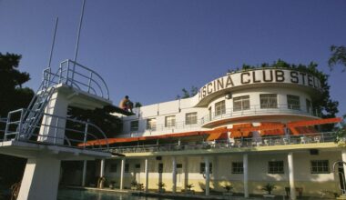 Piscina-Club Stella: un icono del tardorracionalismo y un oasis de libertad madrileña en peligro de desaparición