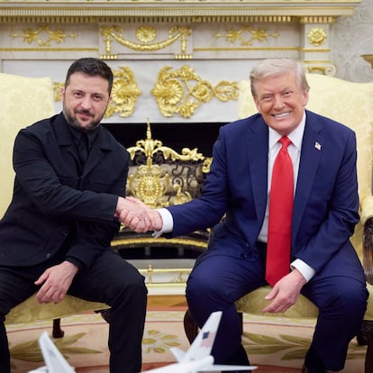 WASHINGTON (United States), 18/08/2025.- A handout photo made available by the Presidential Press Service shows United States President Donald J Trump (R) meets President of Ukraine Volodymyr Zelensky (L) in the Oval Office of the White House in Washington, DC, USA, 18 August 2025. European Leaders are at the White House in support of President Zelenskyy following President Trumps meeting with President Vladimir Putin of Russia in Anchorage, Alaska, USA, on August 15, 2025. (Rusia, Ucrania, Estados Unidos) EFE/EPA/PRESIDENTIAL PRESS SERVICE / HANDOUT HANDOUT EDITORIAL USE ONLY/NO SALES
