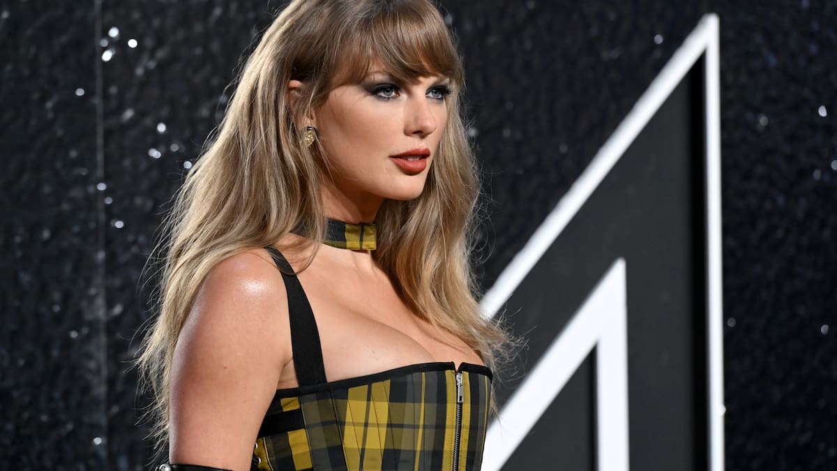 Taylor Swift deslumbra con la portada más hot de 'The life of a showgirl' | Novedades