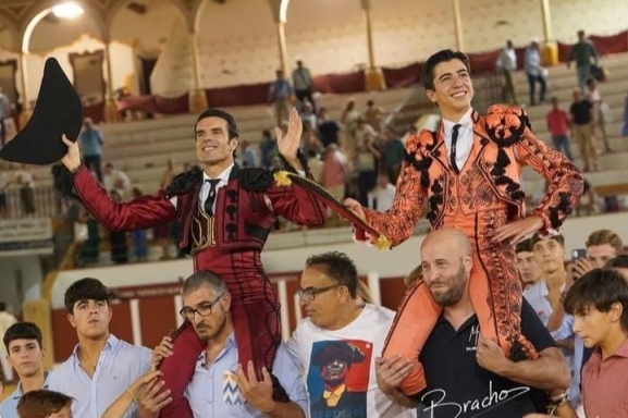 Triunfo de Marco Pérez en la Goyesca de Antequera - SALAMANCArtv AL DÍA