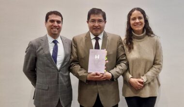 Presentan libro con sermones de Mons. Manuel de Alday