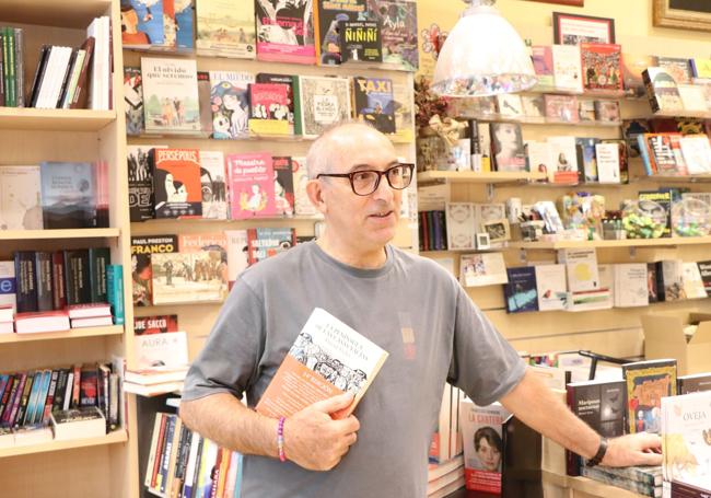 Imagen de Horacio Bueno Crespo de Artemisa con su recomendación literaria 'La península de las casas vacías' de David Uclés.