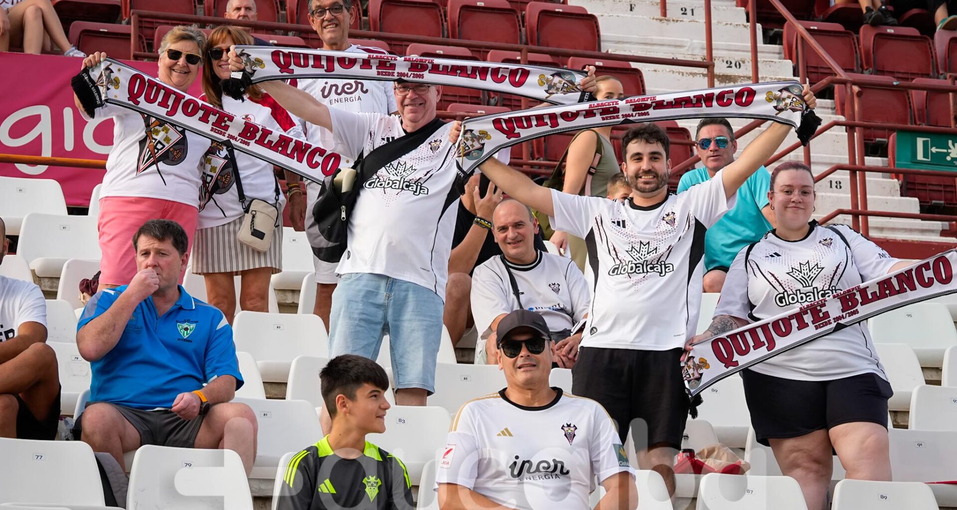 ¿Has estado en el intenso Albacete-Racing? Las imágenes de la afición