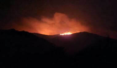El fuego de Jarilla entra en Salamanca pero muy lejos de Candelario y en una zona rocosa | Sociedad