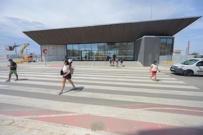Usuarios en la nueva estación de Metro, el 1 de agosto.