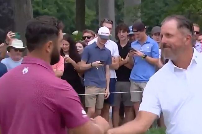 Jon Rahm tumba a Phil Mickelson y mete a Legión XIII en la gran final de Michigan con este purazo