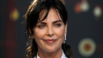 Charlize Theron revela que la