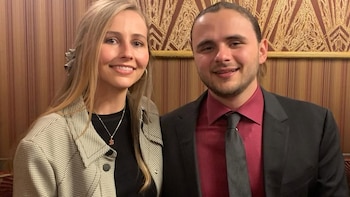 La pareja celebró su compromiso