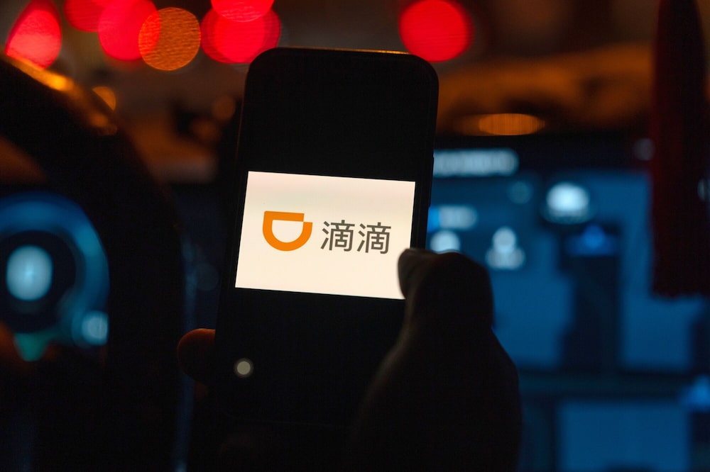 Didi Global pagará US$740 millones para resolver una demanda de accionistas por su IPO en EE.UU., generando una pérdida trimestral de US$351 millones y profundizando el impacto financiero del caso.