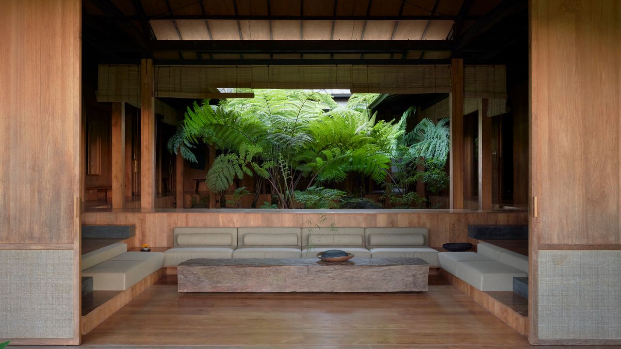 Arquitectura balinesa e interiores de inspiración japonesa en el refugio selvático de Sebastian Mesdag