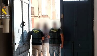 Descubren a un médico que grababa a sus pacientes con una cámara espía en forma de llave de coche
