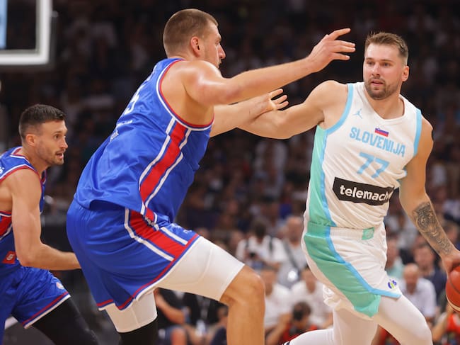 Luka Doncic y Nikola Jokic disputan un partido de preparación para el Eurobasket 2025