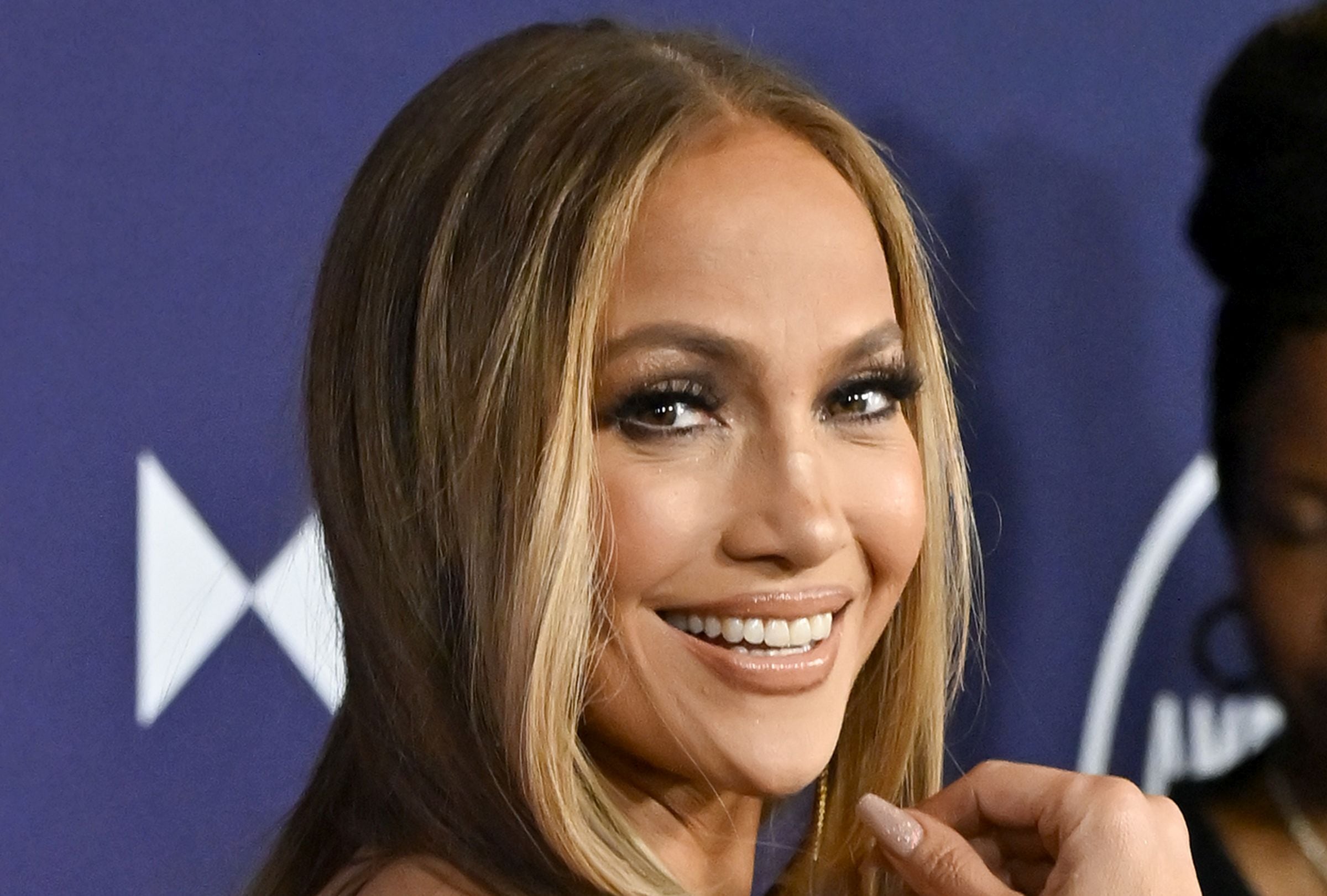 Según los reportes, la cantante reaccionó con calma y se alejó sin mostrar molestia. (Foto: David Becker / Getty Images)