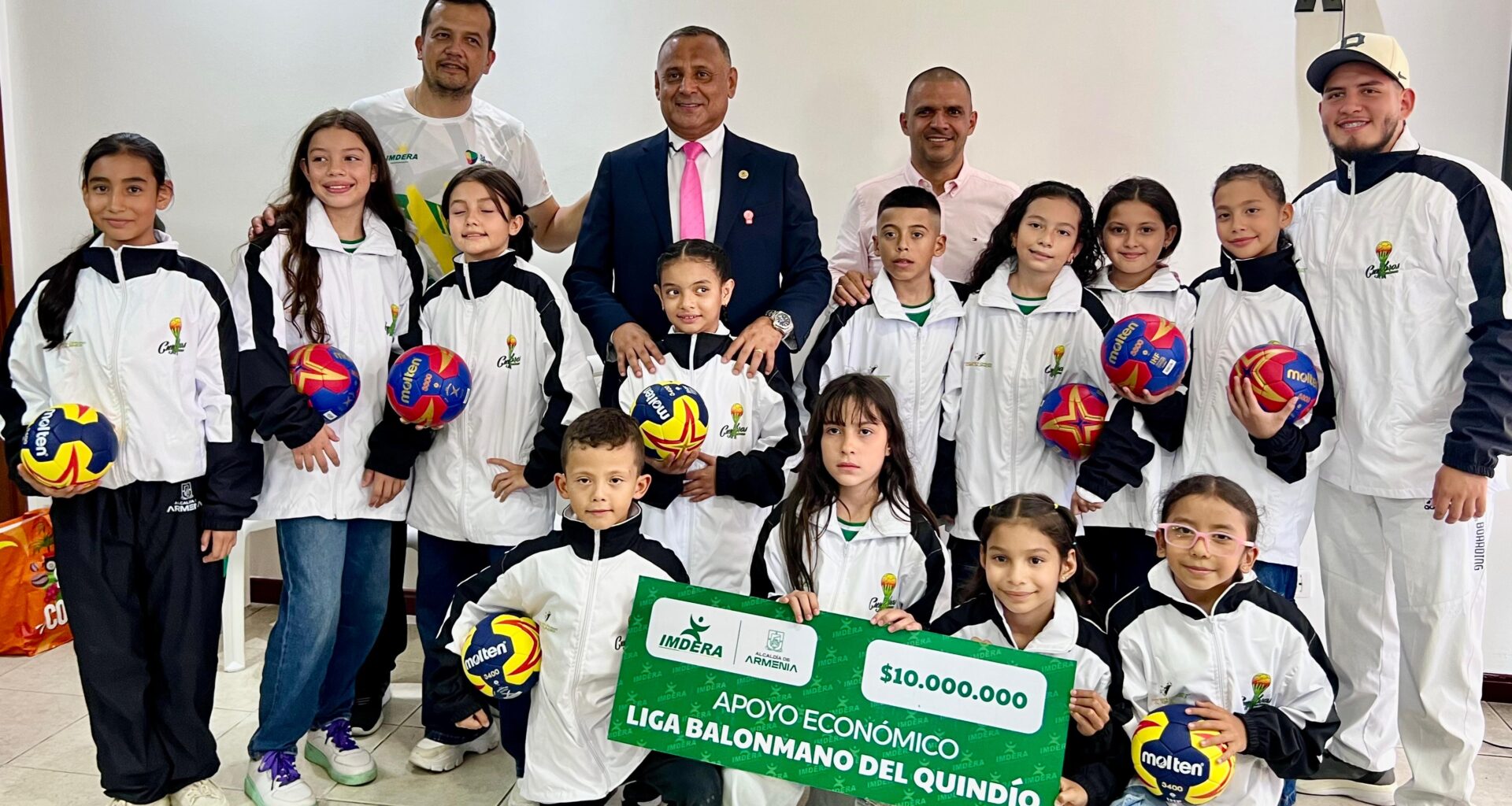 Liga de Balón Mano de Armenia recibió apoyo económico y dotación deportiva de Alcaldía e Imdera por cerca de $20 millones