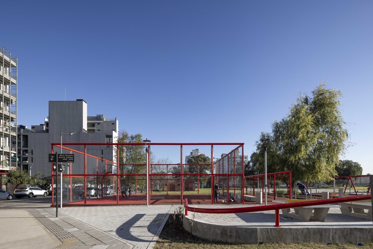 Plaza Barrio Olímpico  / Región Austral  - Fotografía exterior