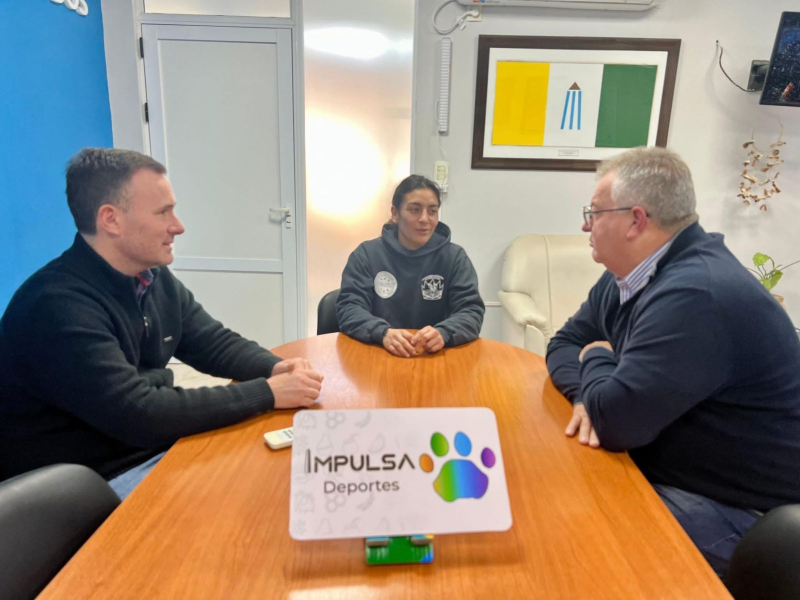 Castelli: el intendente Sander recibió a una deportista local de artes marciales mixtas que aspira a llegar a la UFC