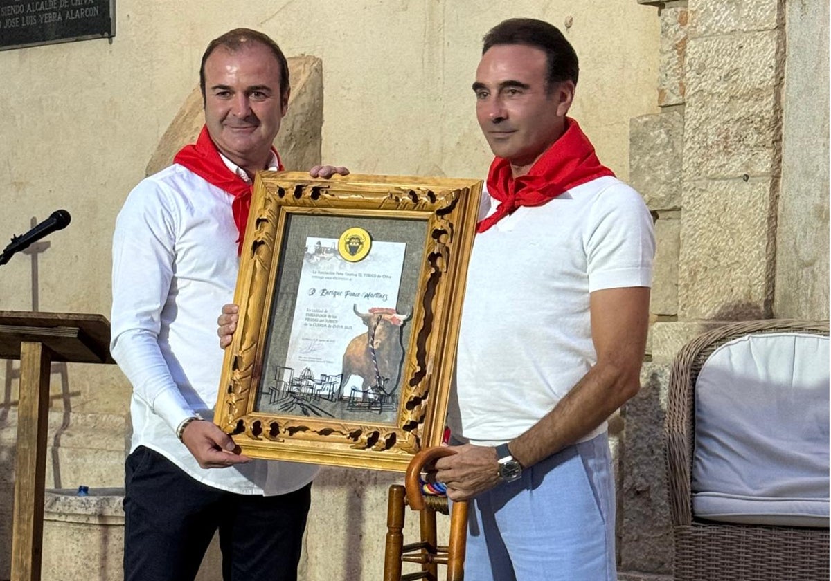 Enrique Ponce: «De pequeño fui monaguillo y ya toreaba en la sacristía»