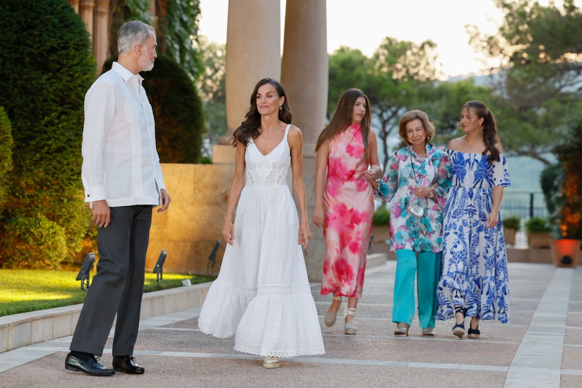 La princesa Leonor y la infanta Sofía debutan como anfitrionas en la recepción de los Reyes en Marivent | Gente