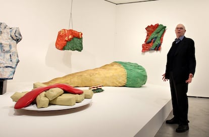 Claes Oldenburg durante la presentación de la exposición ‘Claes Oldenburg. Los años sesenta’, en el Guggenheim Bilbao, en 2012.