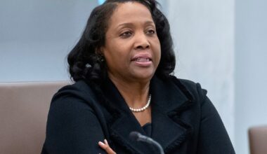 La gobernadora de la Reserva Federal Lisa Cook demanda a Trump por intentar destituirla - EL PAÍS