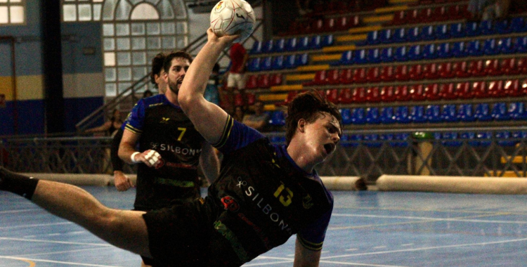 Remontada de carácter de La Salle y triunfo granate en el derbi de Fátima