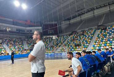 Requena siguiendo las evoluciones de su equipo en el Quijote Arena de Ciudad Real Foto Caserío Ciudad Real