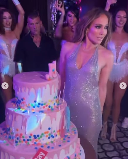 La cantante celebró su cumpleaños 56 en Turquía y en compañía de su equipo. (Foto: @jlo / Instagram)