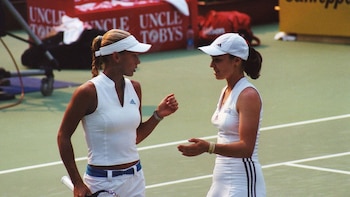 Anna Kournikova junto a Martina